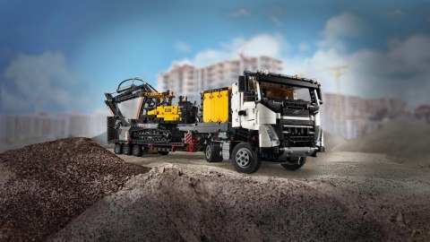 LEGO Technic Ciężarówka Volvo FMX i koparka EC230 Electric 42175